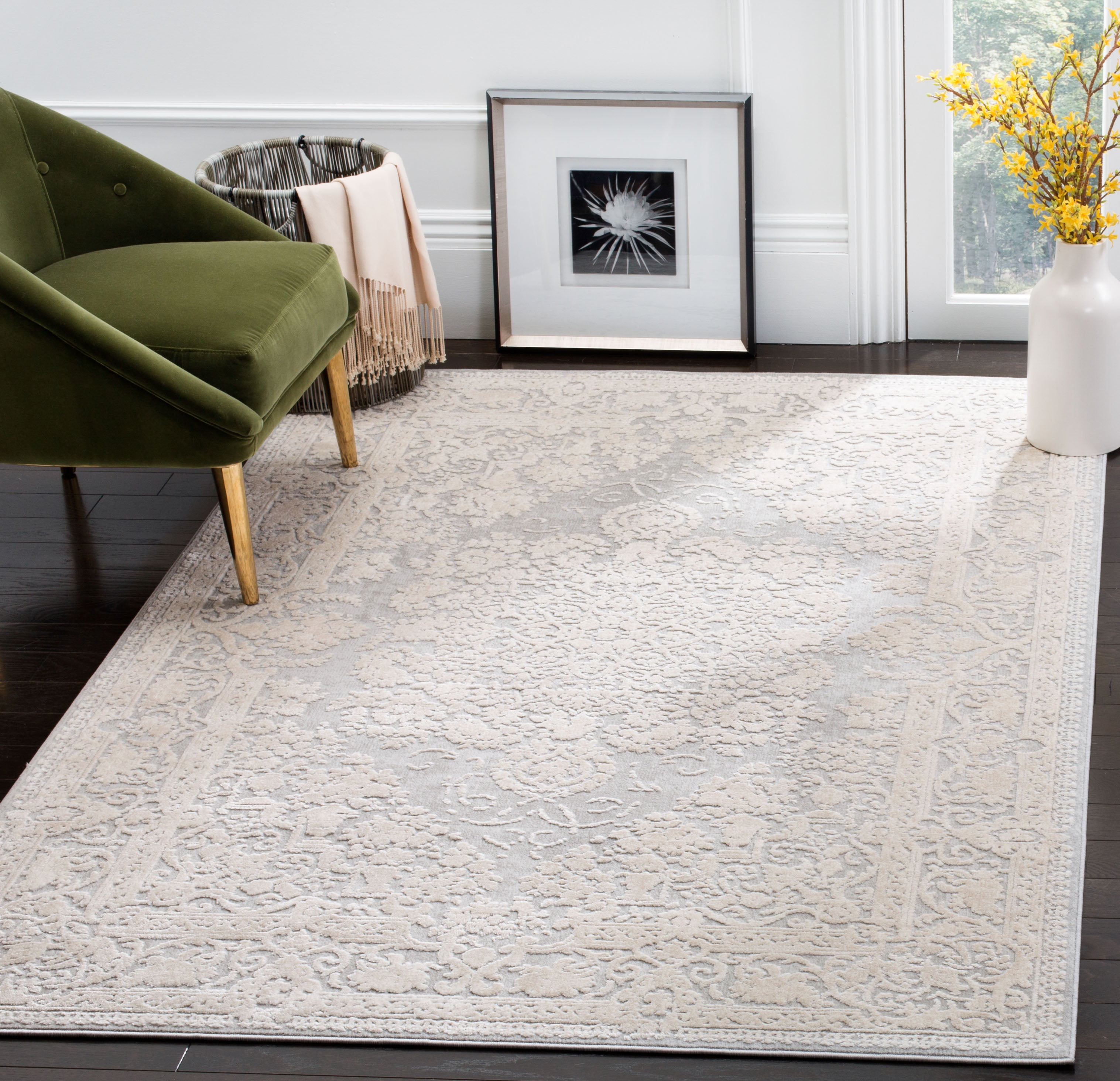 SAFAVIEH Reflection Sophia Traditional Area Rug, Light Grey/Cream, 2'3" x 4'