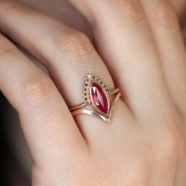 Elegante anillo de Hip Hop de Color dorado para mujer, conjunto de anillos de boda con piedras rojas de circón incrustadas a la moda, joyería de compromiso nupcial para fiesta Dengxun unisex