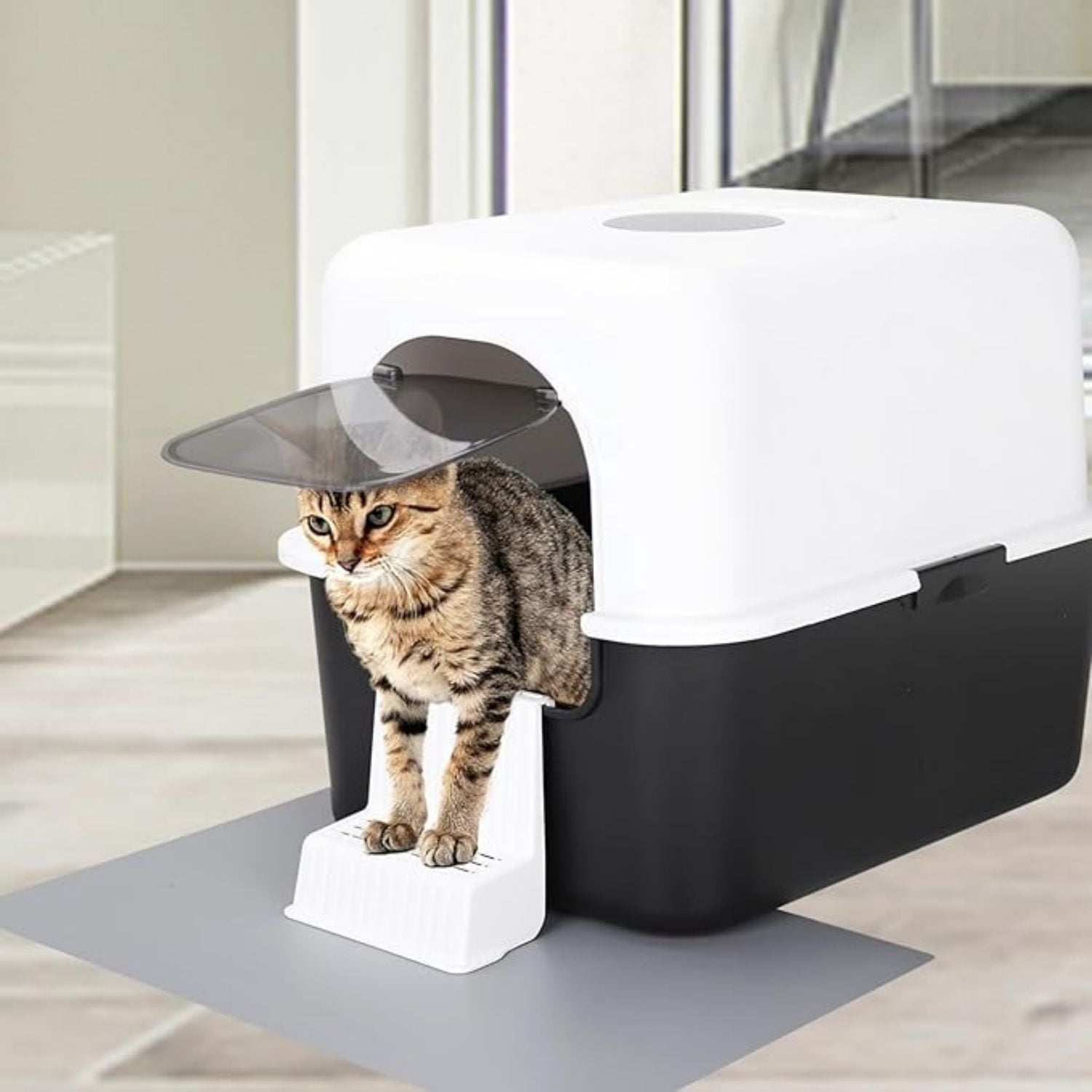 Cat Litter Box with Lid, Fully Enclosed Splash-Proof and Leak-Proof Urine High Edge and Odorless Cat Litter Box, Easy to Installation and Clean (Black with Pedal(S))