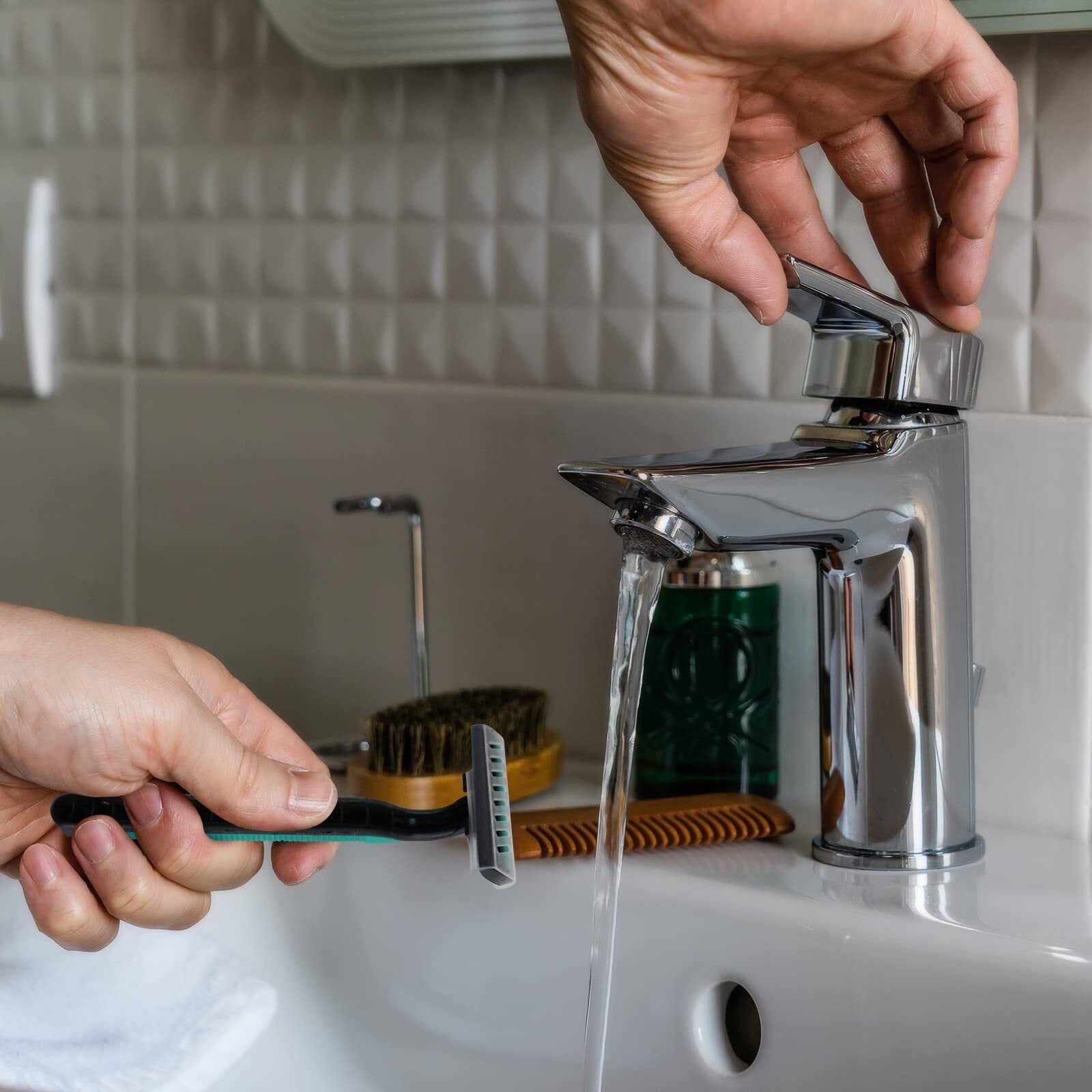 Disposable Razors Bulk, Individually Wrapped Razors for Travel, Hotel, and Homeless