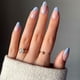 thumbnail image 3 of Uñas postizas azules estilo francés | Uñas en forma de gota de agua | 24 piezas en varios tamaños | Acrílico resistente e inodoro para presionar | Ajuste cómodo | Set de manicura DIY calidad salón, 3 of 9