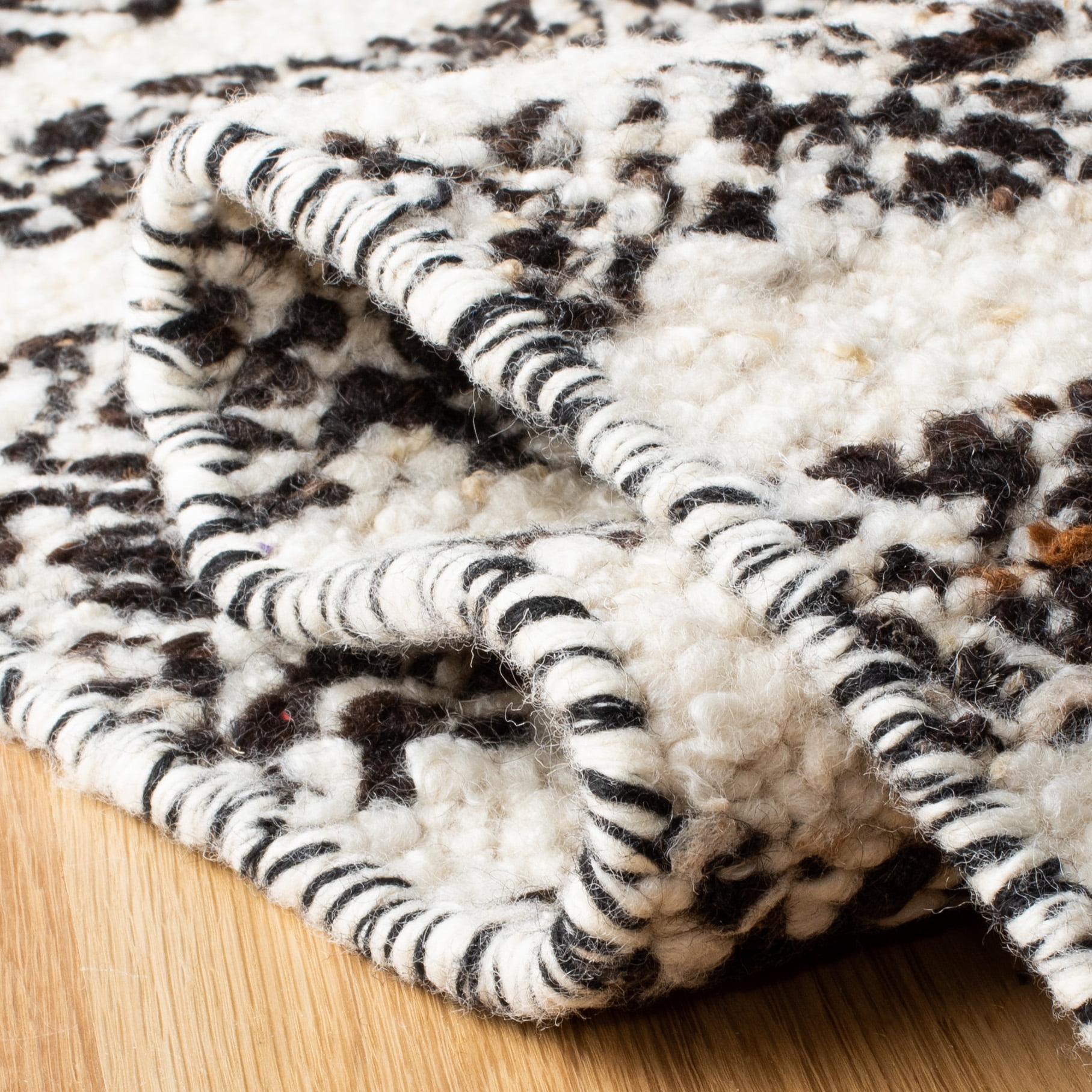 SAFAVIEH Natura SHASTA Geometric Striped Runner Rug, Black/Ivory, 2'3" x 8'