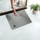 thumbnail image 1 of Tapete superabsorbente con base de goma antideslizante, lavable y supersuave para un secado rápido, ideal para baño, dormitorio y bañera, de Front Door Aestivo | Gris | AESTIVO, 1 of 8