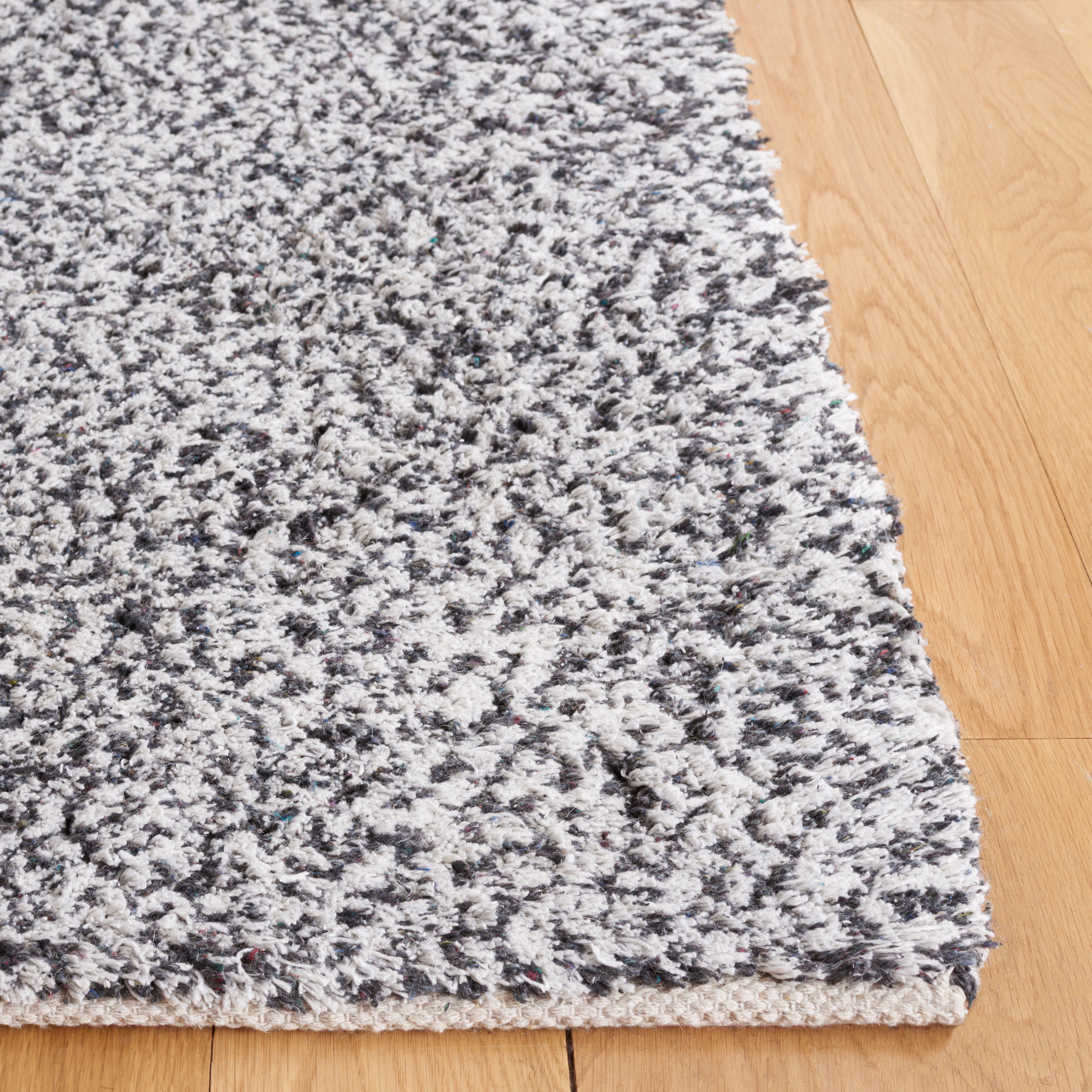 SAFAVIEH Berber Deena Distressed Area Rug, Ivory/Black, 6' x 9'
