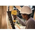thumbnail image 4 of Clavadora para marcos DEWALT DWF83PL de plástico, cabeza redonda de 21 grados, 4 of 8