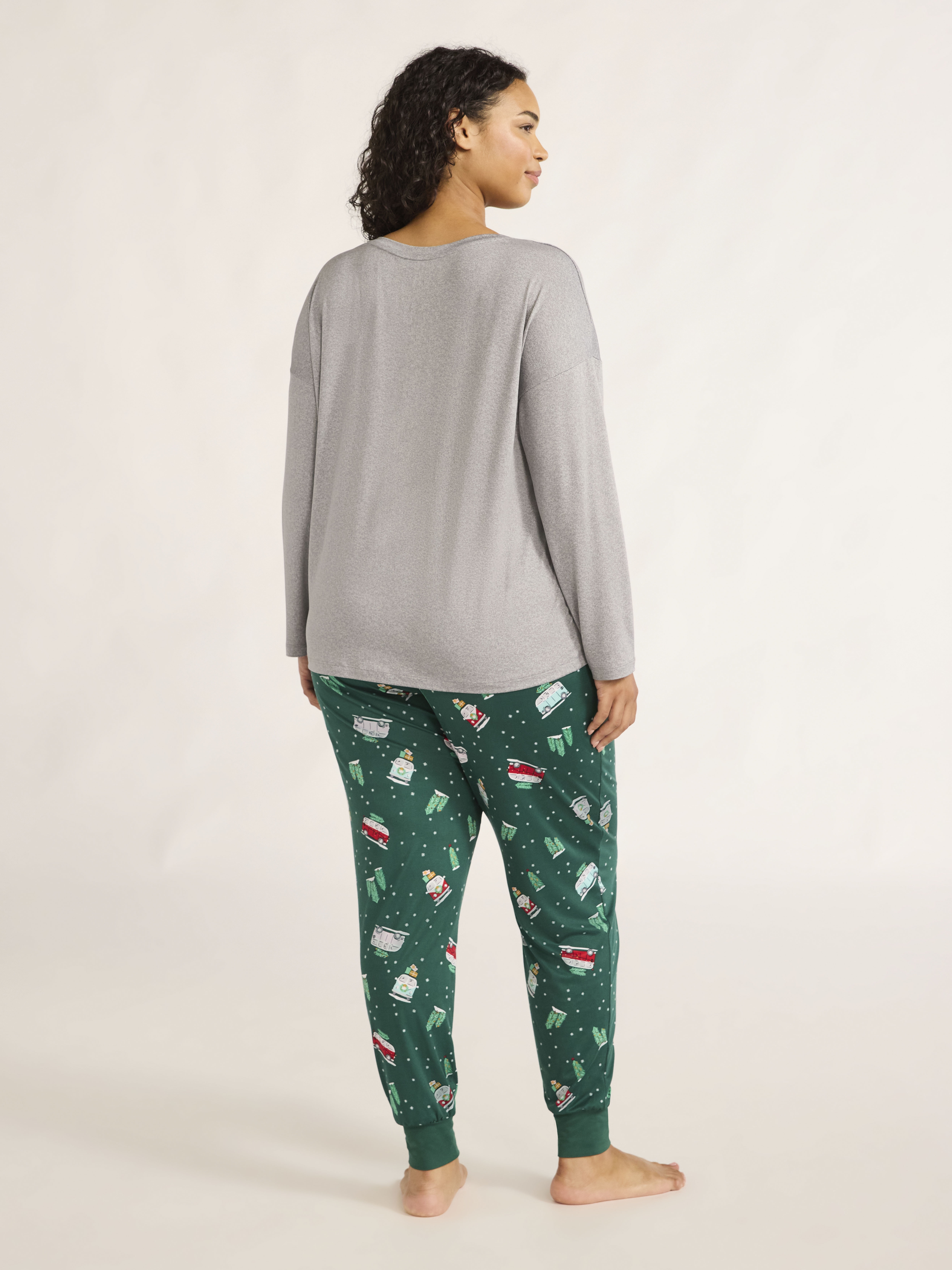 Joyspun Women’s Long Sleeve Tee and Jogger Pants Pajama Set, 2-Piece, Sizes S-3X
