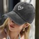 thumbnail image 1 of Gorra de béisbol para mujer con bordado de corazón: gorra de moda para niñas para deportes al aire libre,ajustable,bonita y casual, 1 of 6