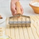 thumbnail image 4 of Cortador de pasta ondulado de seis ruedas con mango de madera | Cuchillo de rodillo de acero inoxidable para masa de pizza, repostería y repostería | Herramienta manual de corte para cocina y, 4 of 6