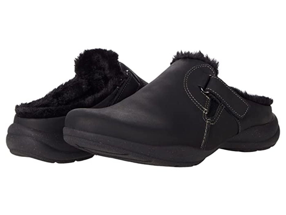 clarks clogs wide width