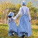 thumbnail image 2 of Fotografía pastoral de niña de granja con cuadros azules, traje para padres e hijos, 2 of 6