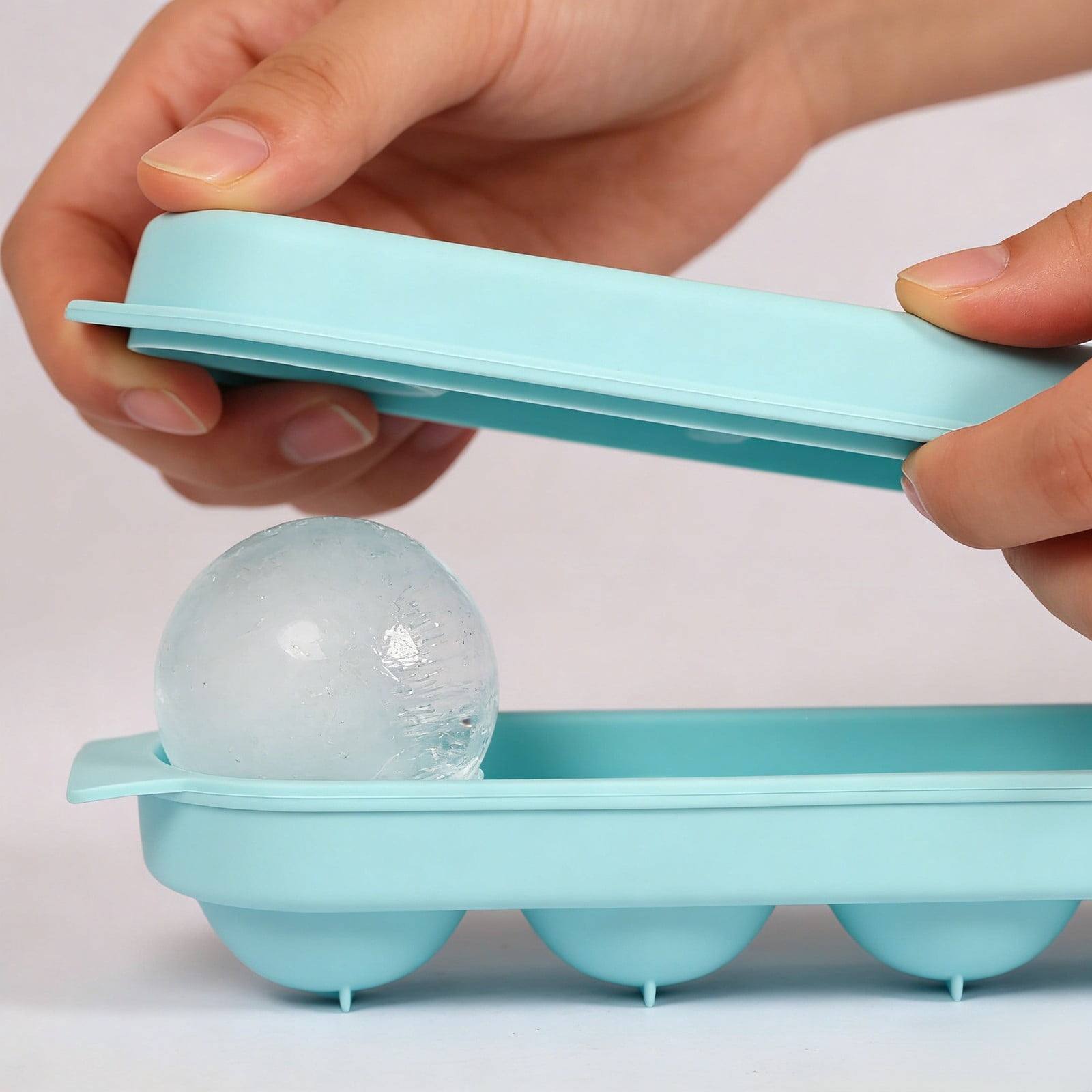 Silicone Ice Cube Tray with Lid, 4 Grids Large Spherical Ice Ball Mold for Cocktails, Easy Release Flexible Freezer Tray, Single-Row Ice Cube Maker 1-4PC