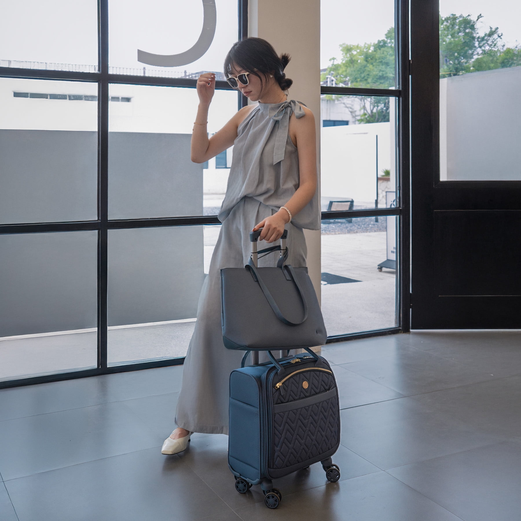 Verage 18x14x8in Spinner Underseat Carry-On Luggage -Airplane Personal Item Bag, USB A&C Charging Port, Padded Laptop Pocket & Wet/Dry Compartments for Women, Haze Blue