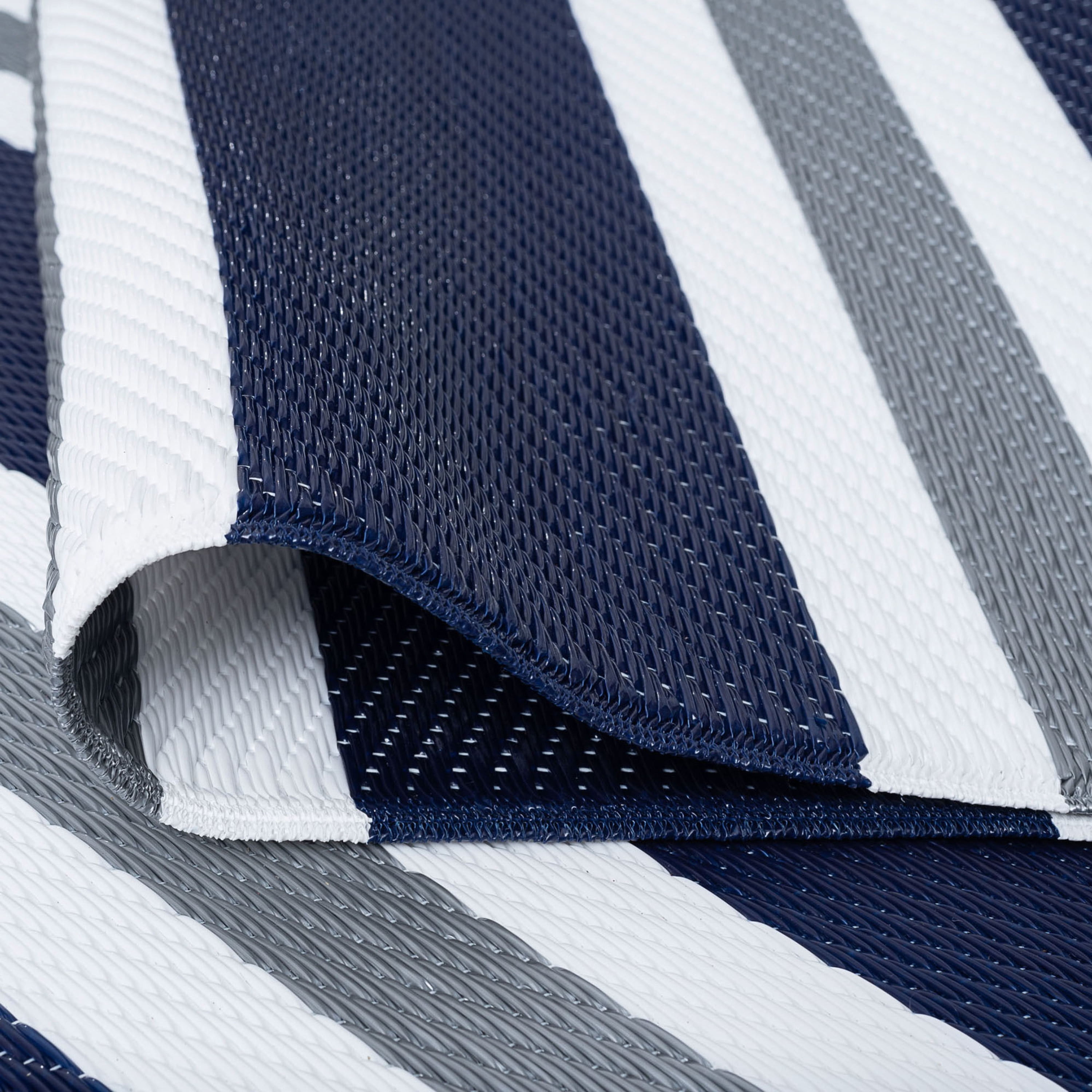 5x7 Reversible Navy and White Polypropylene Outdoor Stripe Area Rug