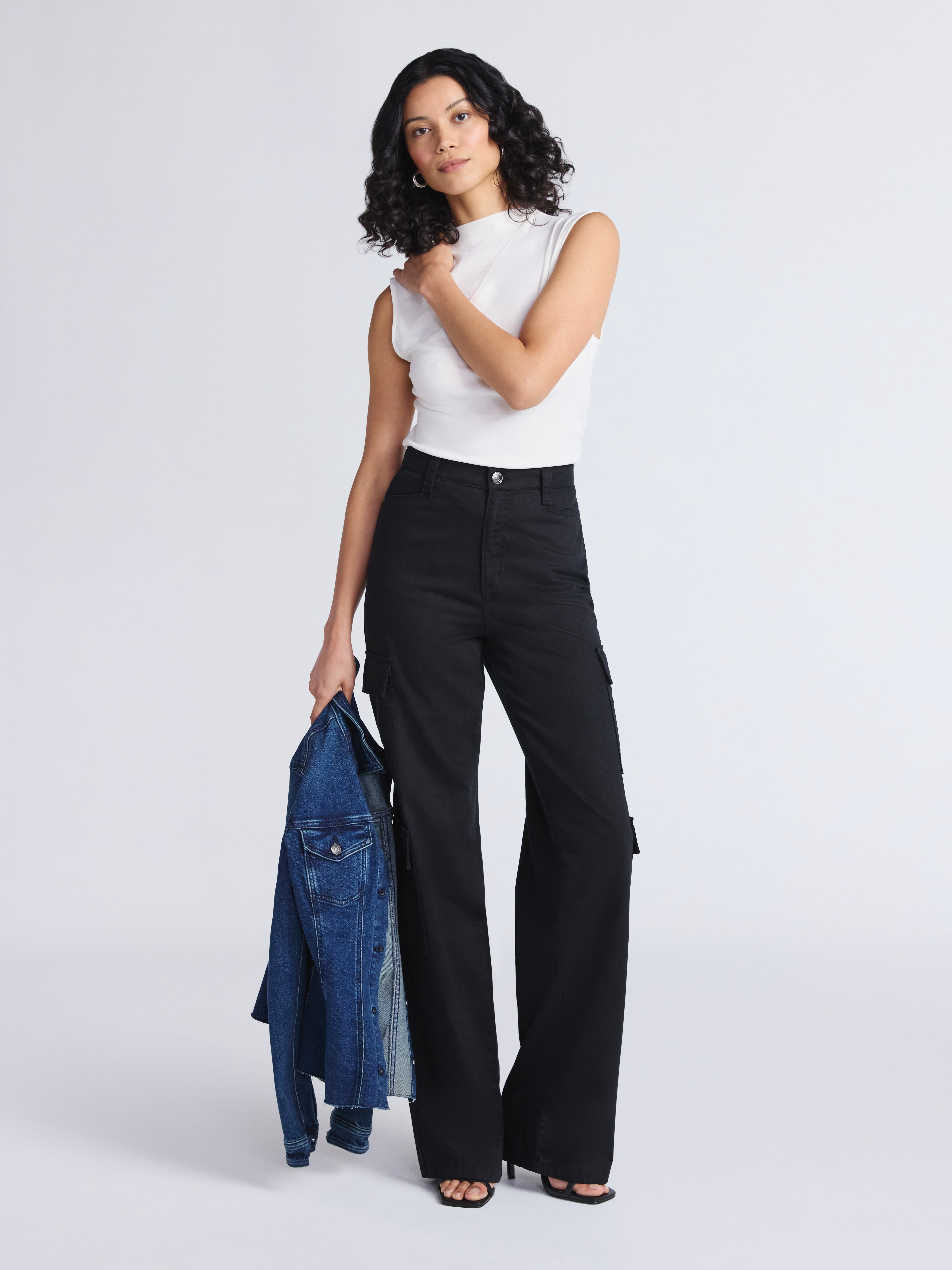 Sofia by Sofia Vergara Women's and Women's Plus Relaxed Straight Super High-Rise Cargo Jeans, 30.5", 32.5, and 34.5" Inseams, Sizes 0-28