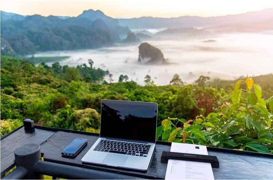 I.R.I.S Executive 4 Duplex Full Page Portable Sheetfed Scanner