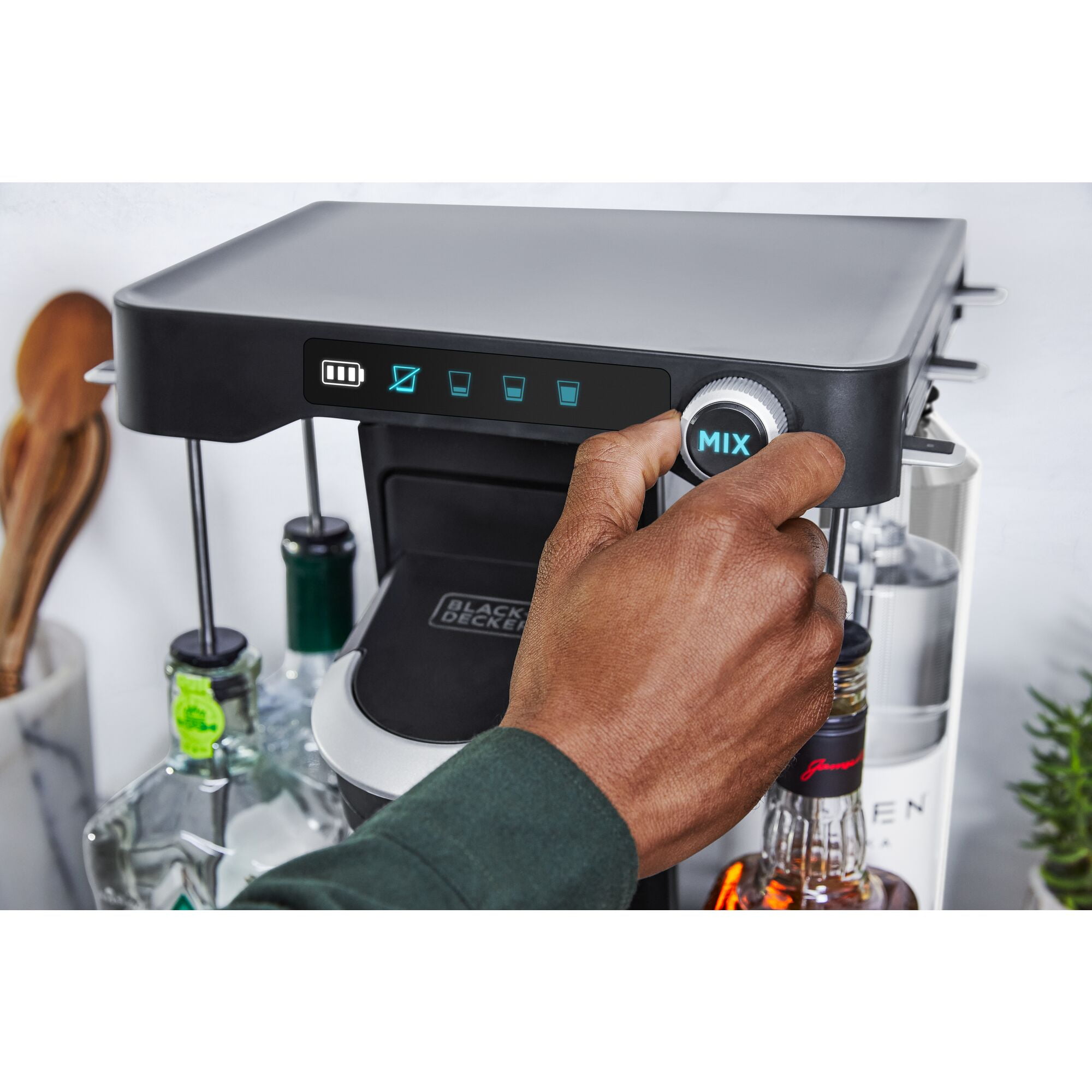 Black + Decker's Cordless Cocktail Maker is a battery-powered