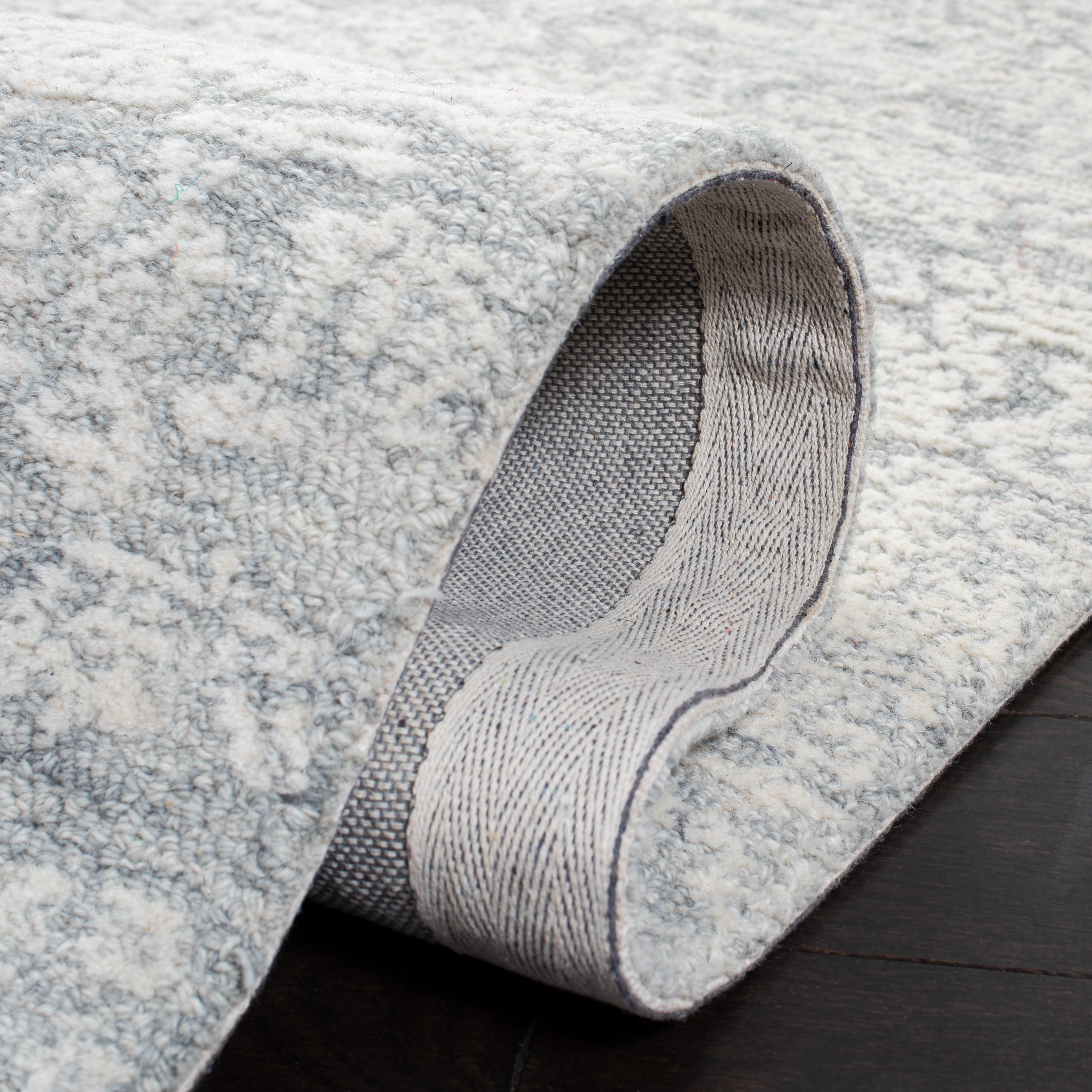 Safavieh Metro Darin Geometric Area Rug, Light Gray, 4' x 6'