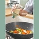 thumbnail image 4 of Tarro de Especias de Cristal con Boca Ancha, Tapa Hermética y Cuchara Medidora | Recipiente Transparente para Condimentos, Ideal para Cocina, Barbacoa y Picnic | 14 X 6,6 X 6,6 Cm, 1 Unidad, 4 of 7