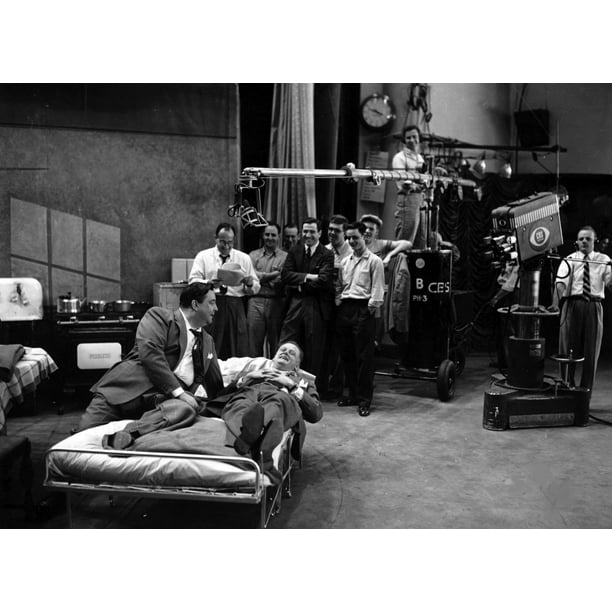 The Honeymooners on set with Jackie Gleason and Art Carney Photo Print ...