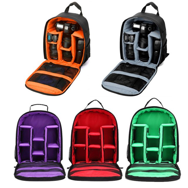 mochila multifuncional para cámara de exterior, bolso de hombro para cámara de vídeo digital, impermeable para cámara fotográfica slr para c. Vista frontal con cierre abierto; interior acolchado con divisores ajustables para cuerpo de cámara y varias lentes, compartimento para tableta y espacio para trípode. Panel posterior transpirable y correas acolchadas con bolsillo en la correa y hebilla de pecho; cremallera antirrobo y funda impermeable incluida. Color delineador negro y verde, material poliéster. Apta para DSLR y uso al aire libre; también suele usarse para transportar accesorios durante viajes.