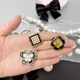 thumbnail image 4 of Accesorios para bolso con cadena de perlas con lazo negro SANUIU Charm Set, 4 of 8