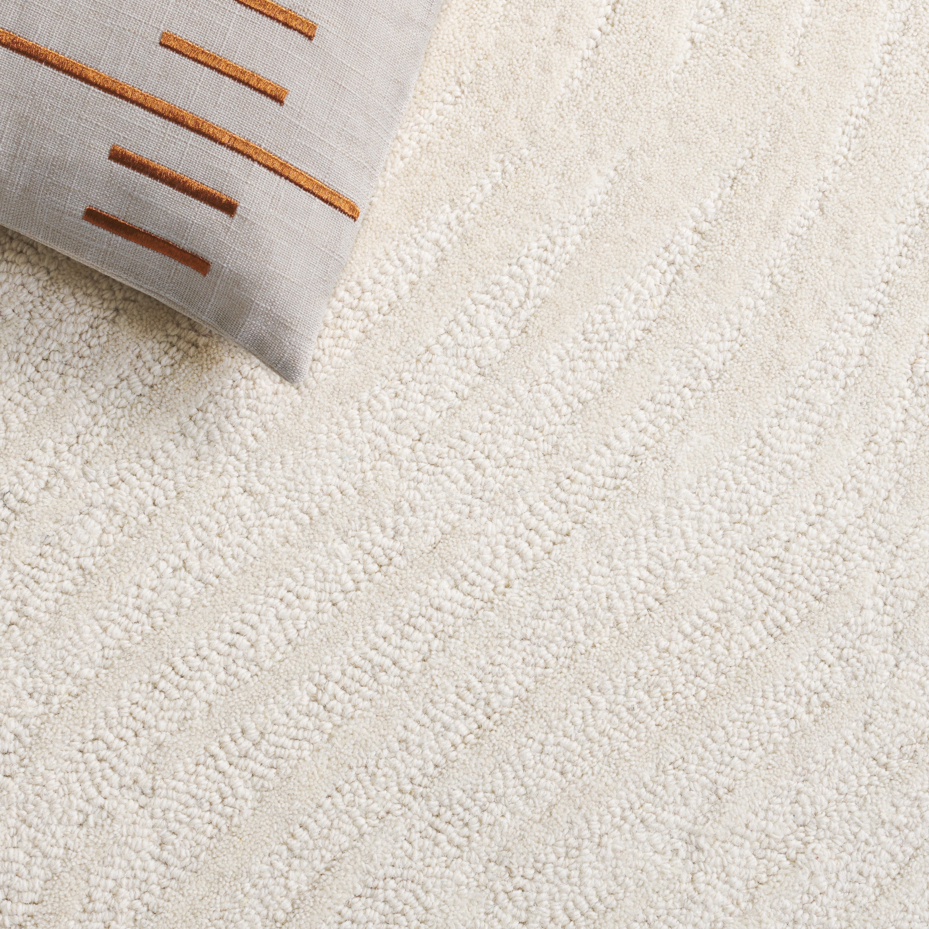 SAFAVIEH Pine Bernadette Solid Area Rug, Ivory, 4' x 6'