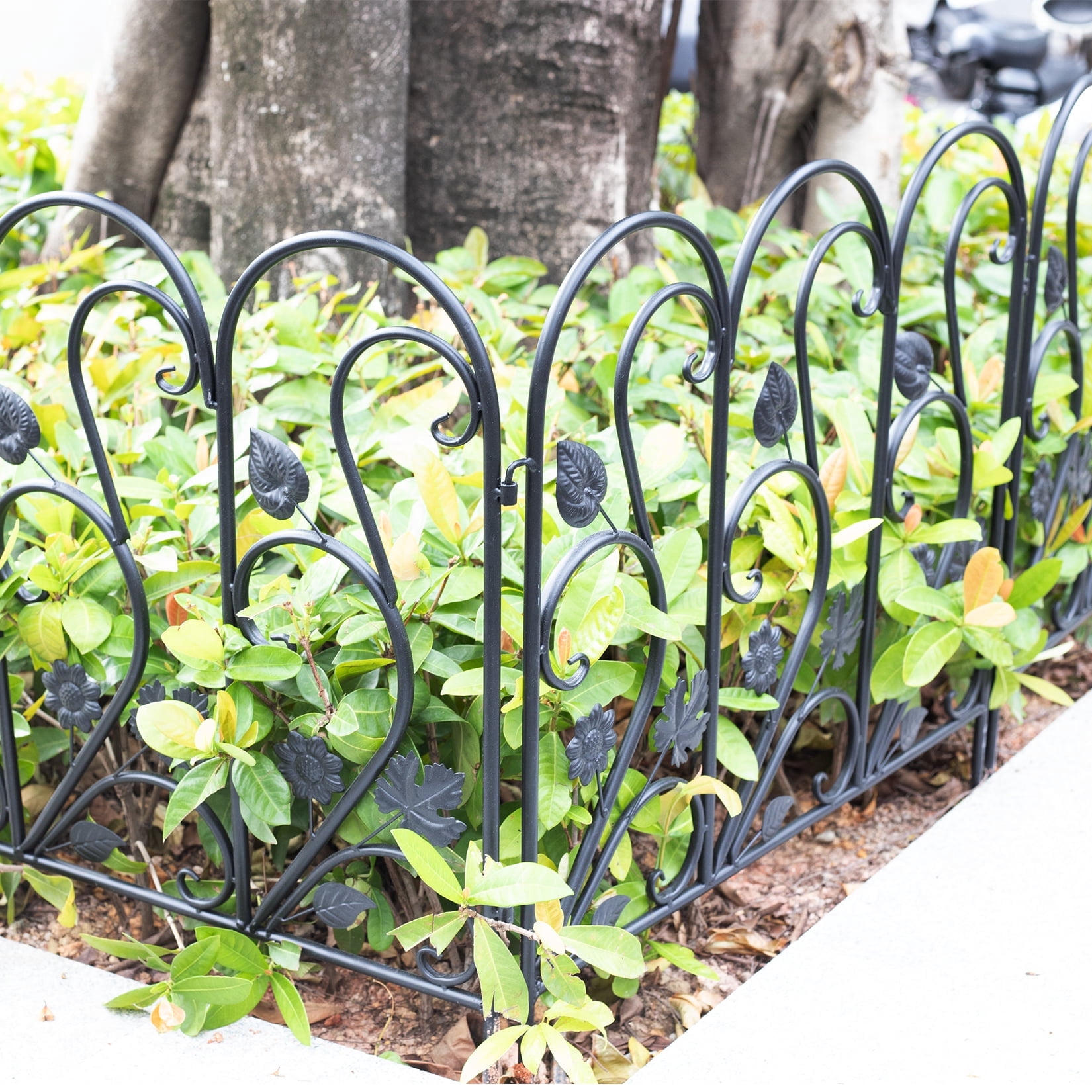 Wisfor 5 Panels Decorative Garden Fence Rustproof Black Metal Animal Barrier, 23.4x24.3 inch