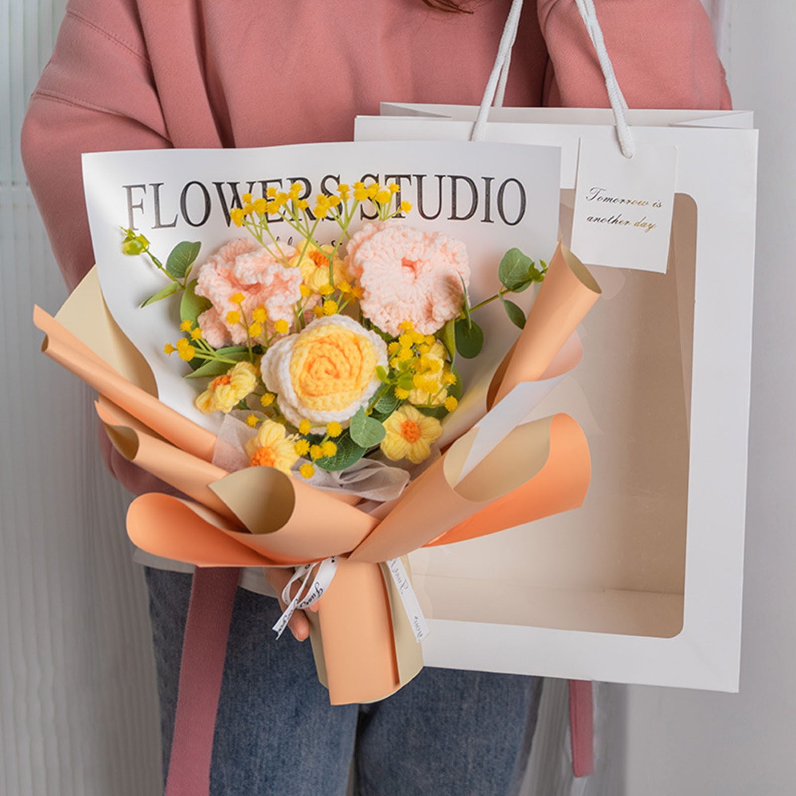 Hand Crocheted Rose Bouquet Finished Artificial Dried Flower Arrangement Valentine's Day Birthday Gift for Girlfriend Home Decor Decorative Display