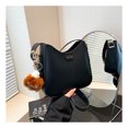 thumbnail image 1 of Bolso pequeño de moda versátil para mujer, nuevo estilo 2025, elegante bolso de hombro, bolso de axila, bolso de mensajero texturizado con empalme., 1 of 5