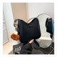thumbnail image 1 of Bolso pequeño de moda versátil para mujer, nuevo estilo 2025, elegante bolso de hombro, bolso de axila, bolso de mensajero texturizado con empalme., 1 of 5