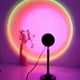 thumbnail image 1 of Lámpara de proyección de atardecer, tira de luz de piso con control remoto, rotación de 180°, para decoración de fiestas/sala familiar y dormitorio, ideal para decoración del hogar, 1 of 10