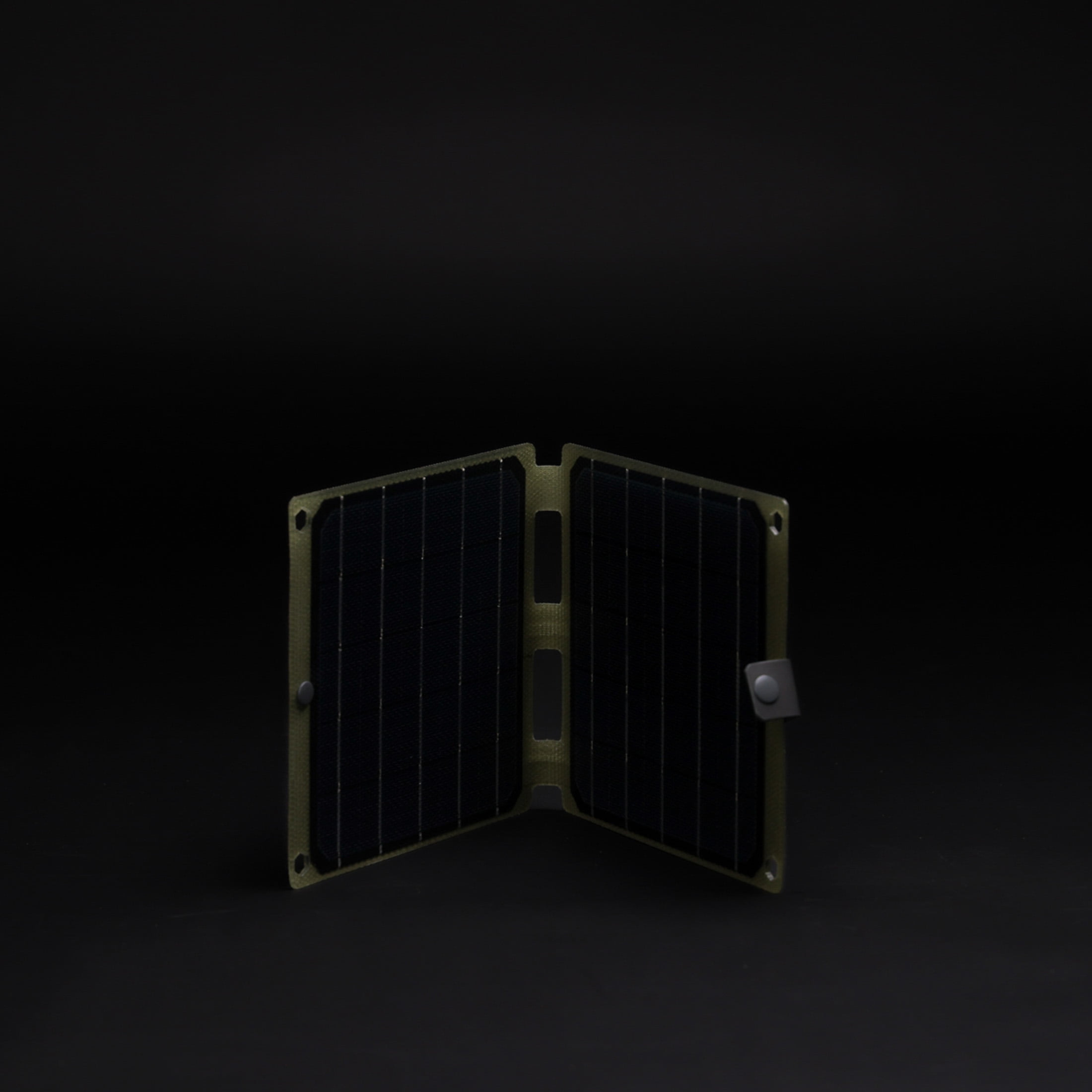 Swiss Tech 10W foldable solar panel, USB-A & USB-C output, waterproof for emergency use