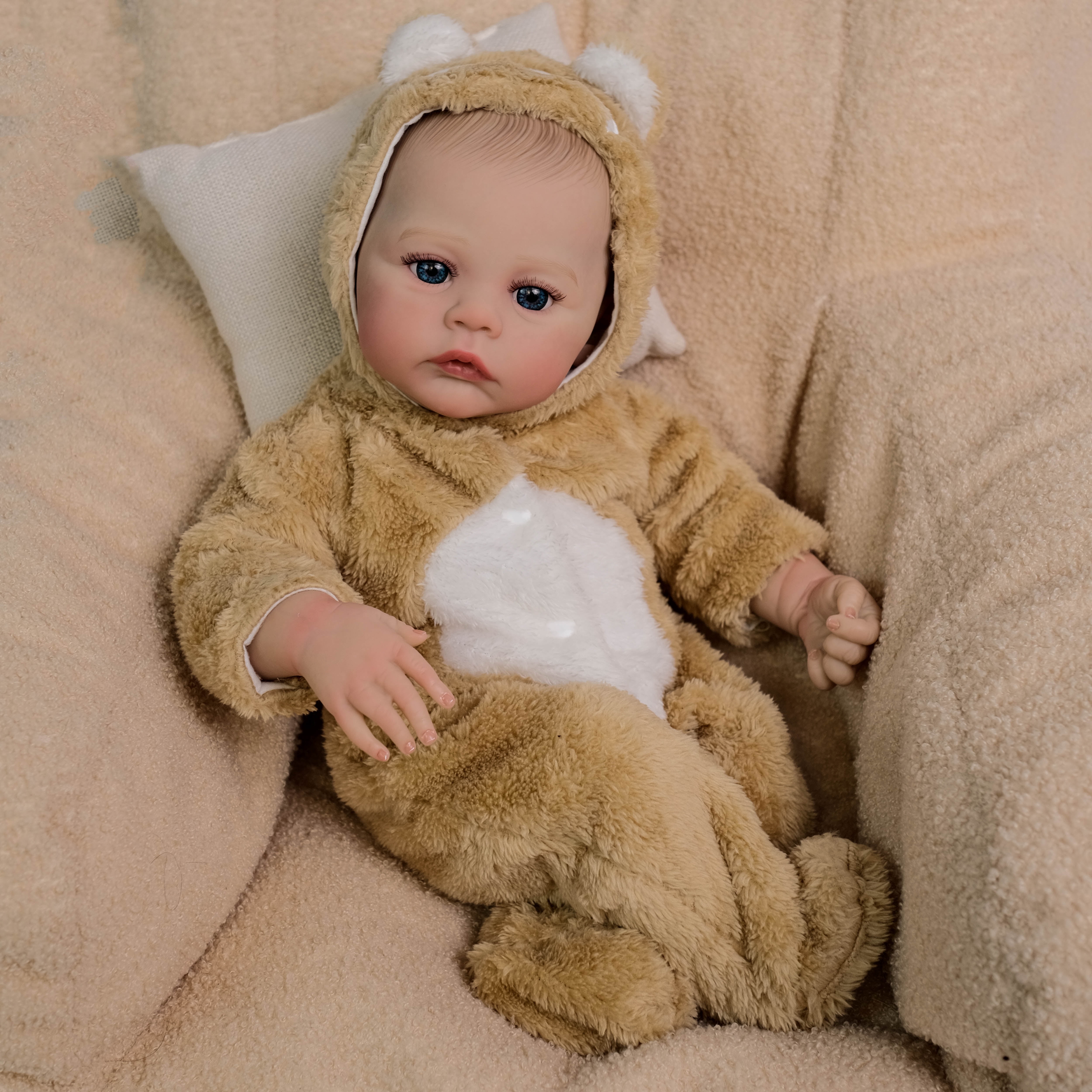 Reborn Baby Dolls 19 inch Lifelike Cute Soft Body Poseable Chubby Real Life Baby Dolls Realistic Newborn Baby with Doll Accessories and Gift Box for 3+ Year Old Kids