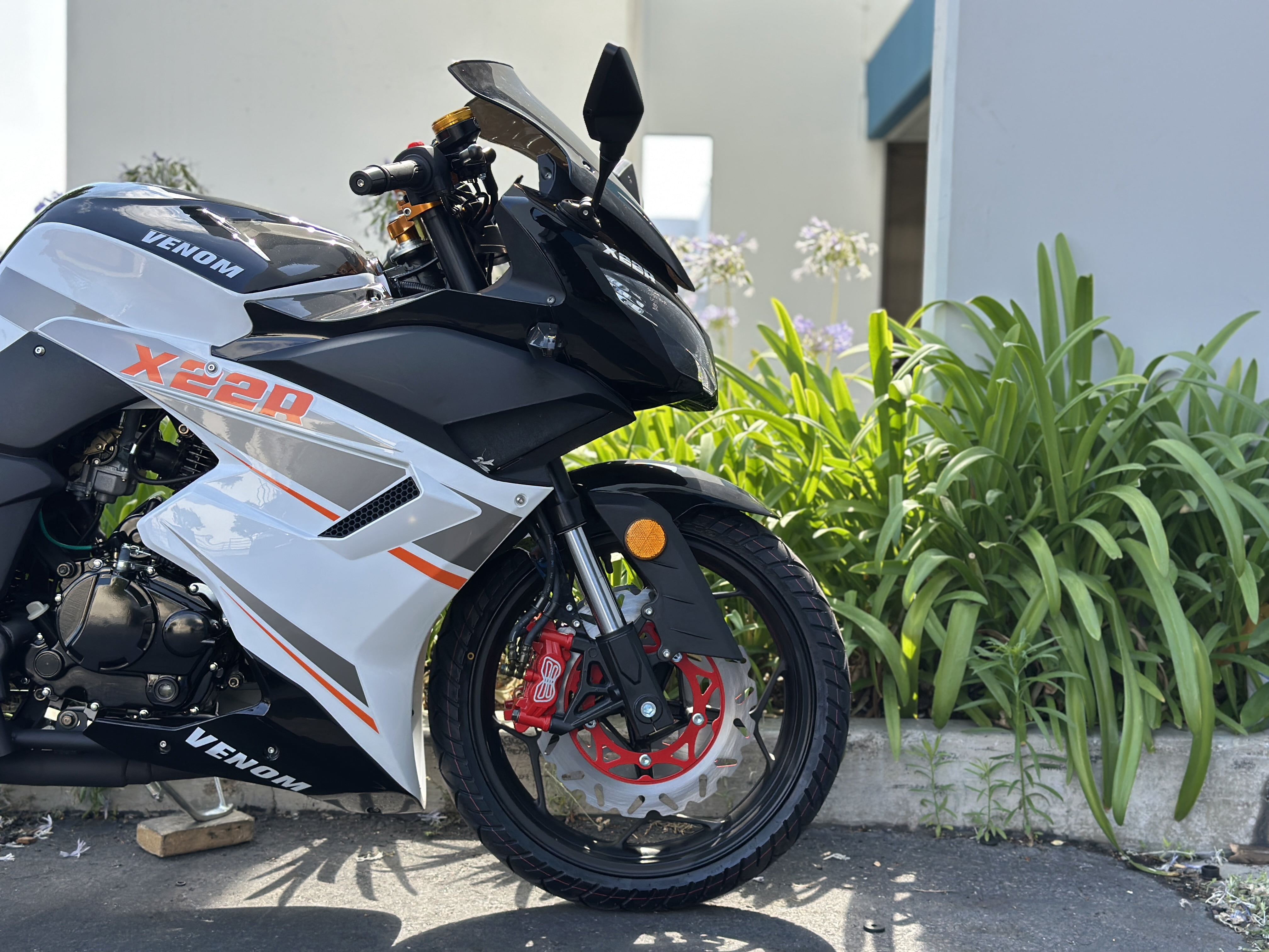 Venom X22R 250cc Sport Motorcycle | 5-Speed Street Legal | DF250RTS Full-Size Bike