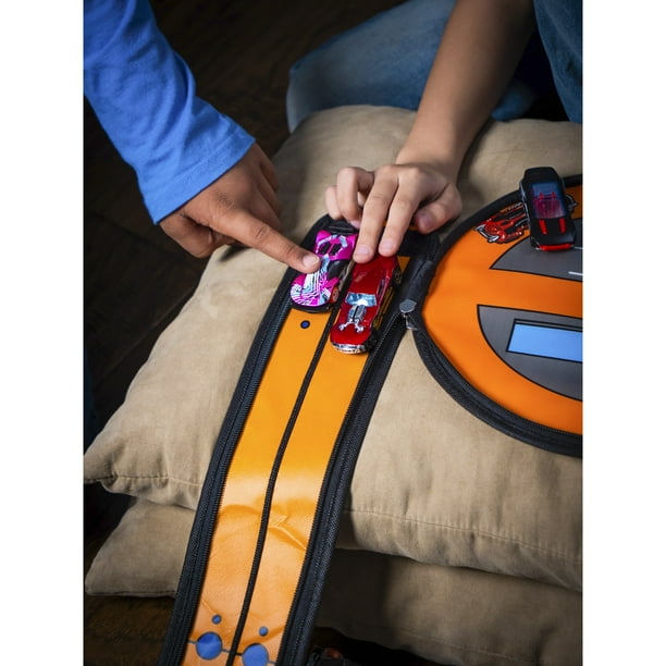 ハピネット ホバークラフト WILD ATTACKER HW-02 ZipBin Hot Wheels: Wheelie Track Pack Storage Case & Racetrack Mat