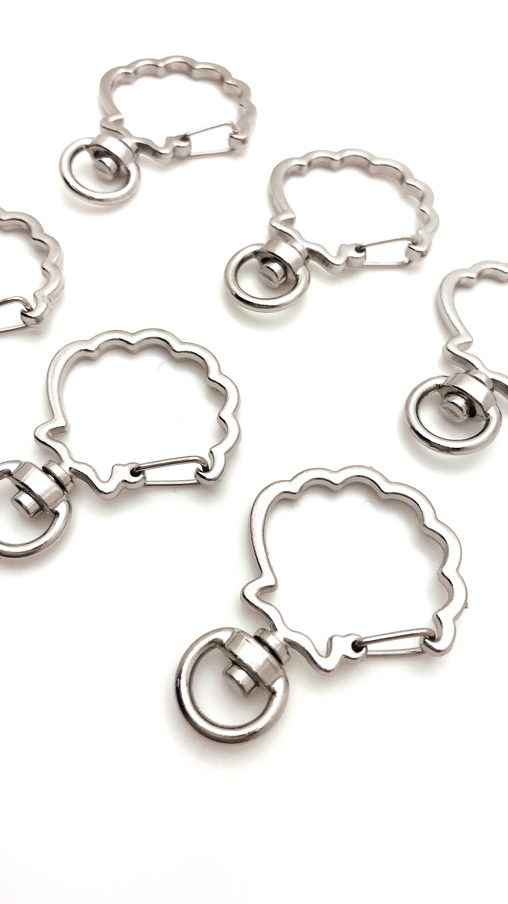 Pack of 100 pieces Metal Clam Shaped Spring Snap Keychain Clip Hanging Buckle Key Ring DIY Craft Key Chains Accessories