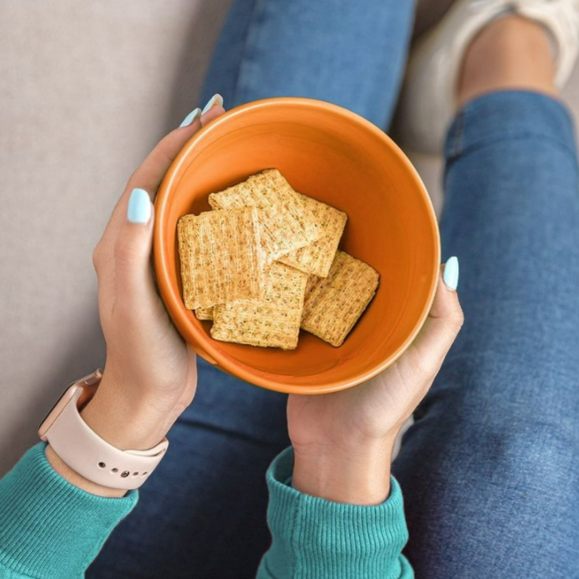 Pack of 4 Triscuit Original Whole Grain Wheat Crackers, Vegan Crackers, Healthy Snacks, Family Size, 12.5 oz-With Bowl