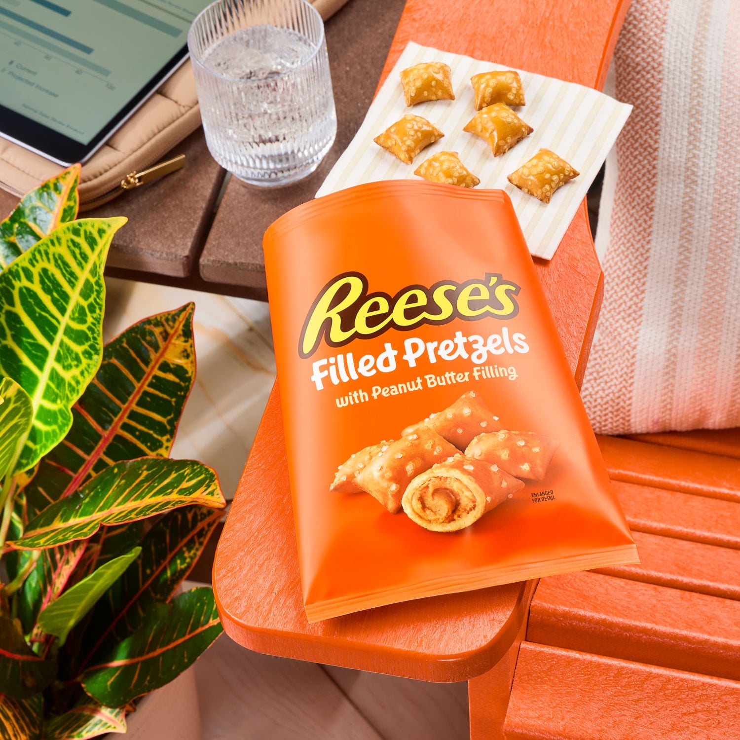 (4 pack) REESE'S Peanut Butter Filled Pretzels Bags, 1 oz (10 Count)