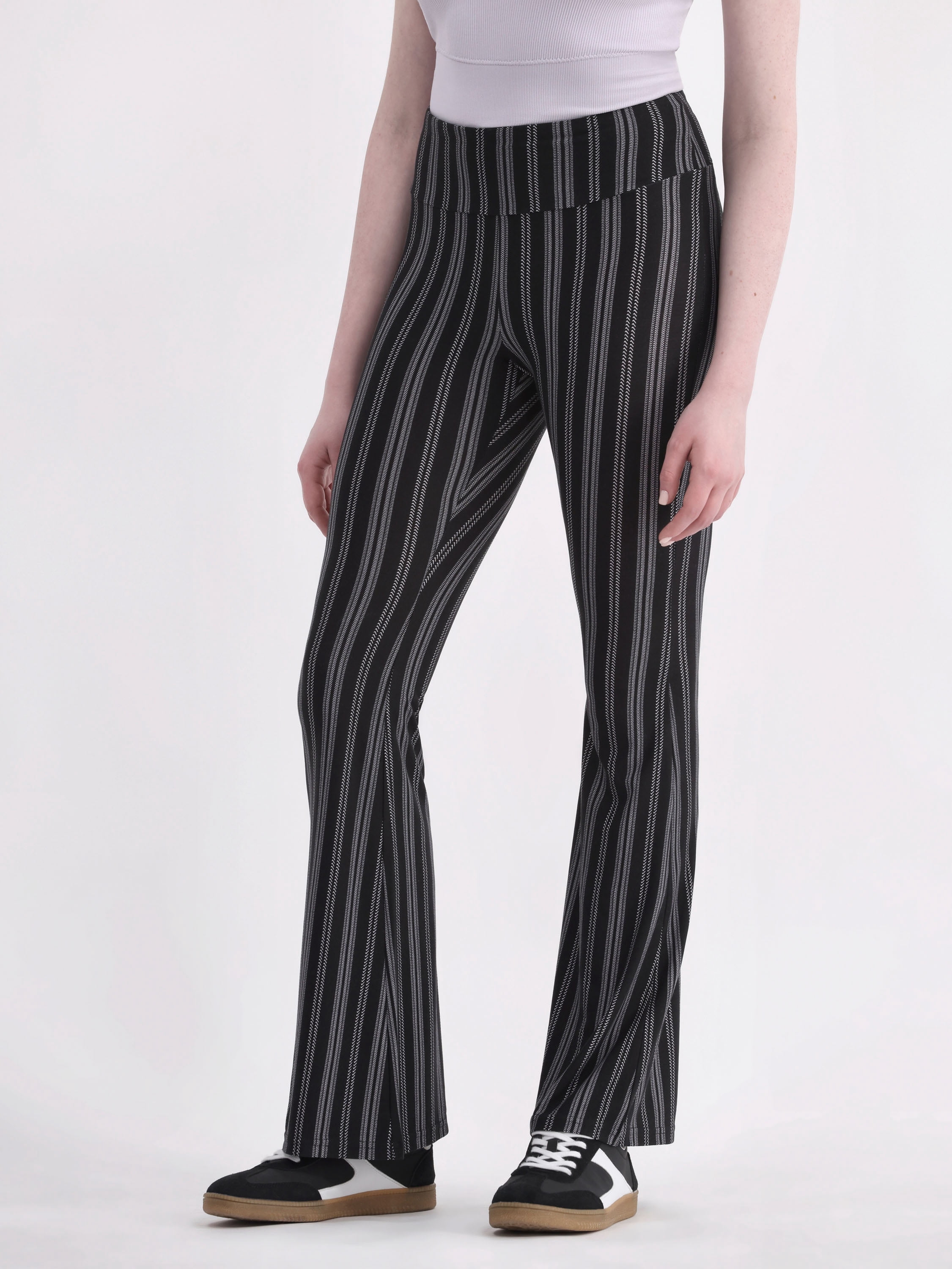 No Boundaries Flare Pants and 2-Pack, Women's and Women’s Plus