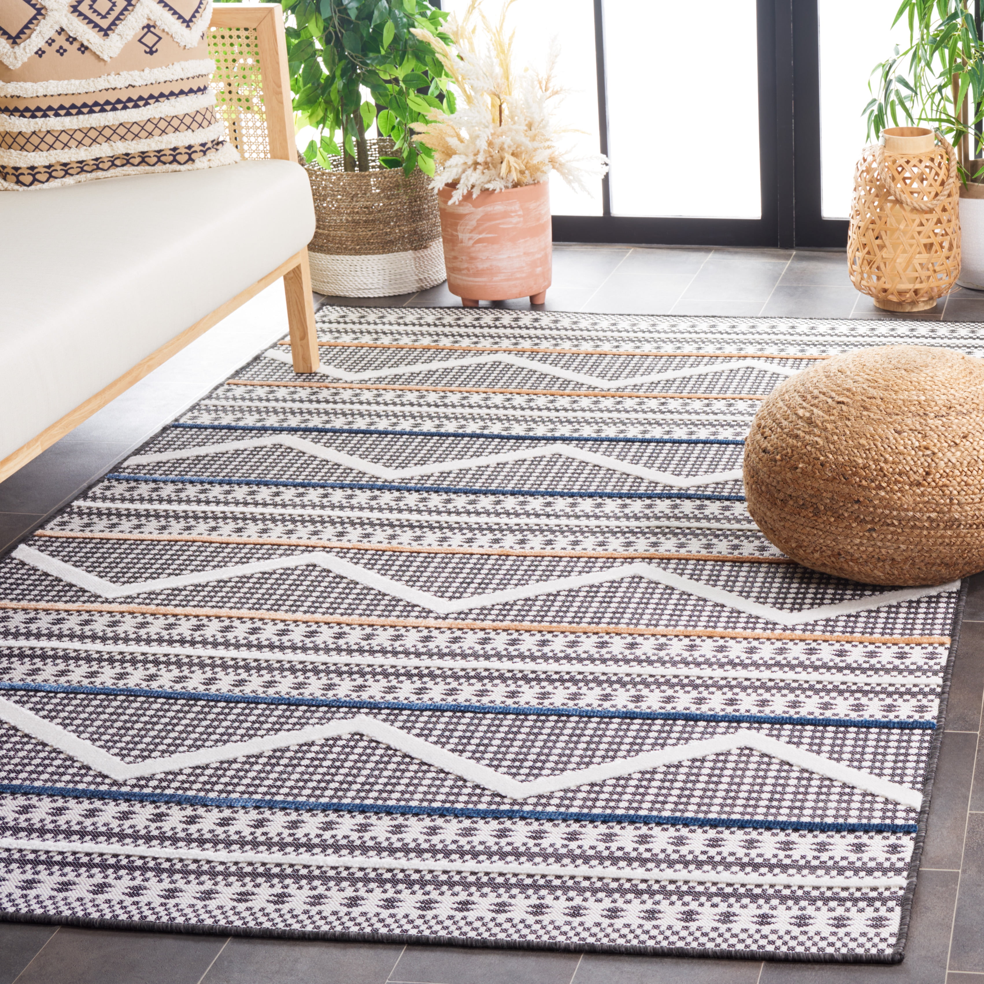 SAFAVIEH Cabana Briella Geometric Indoor/Outdoor Area Rug, Black/Ivory, 4' x 6'
