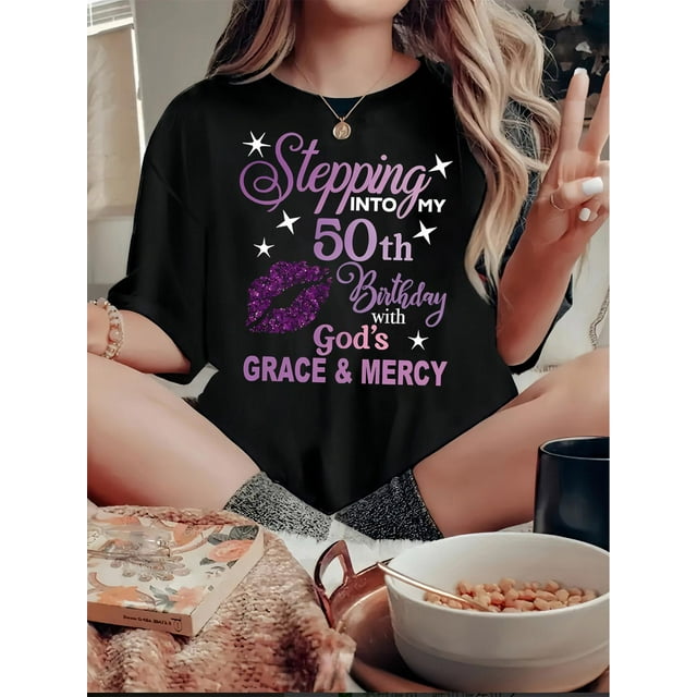 Women's Fashionable Gradient Purple Lip & " Grace & Mercy" Script Print T-Shirt - Casual Round Neck Short Sleeve, Comfortable Polyester Blend, Ideal for Summer