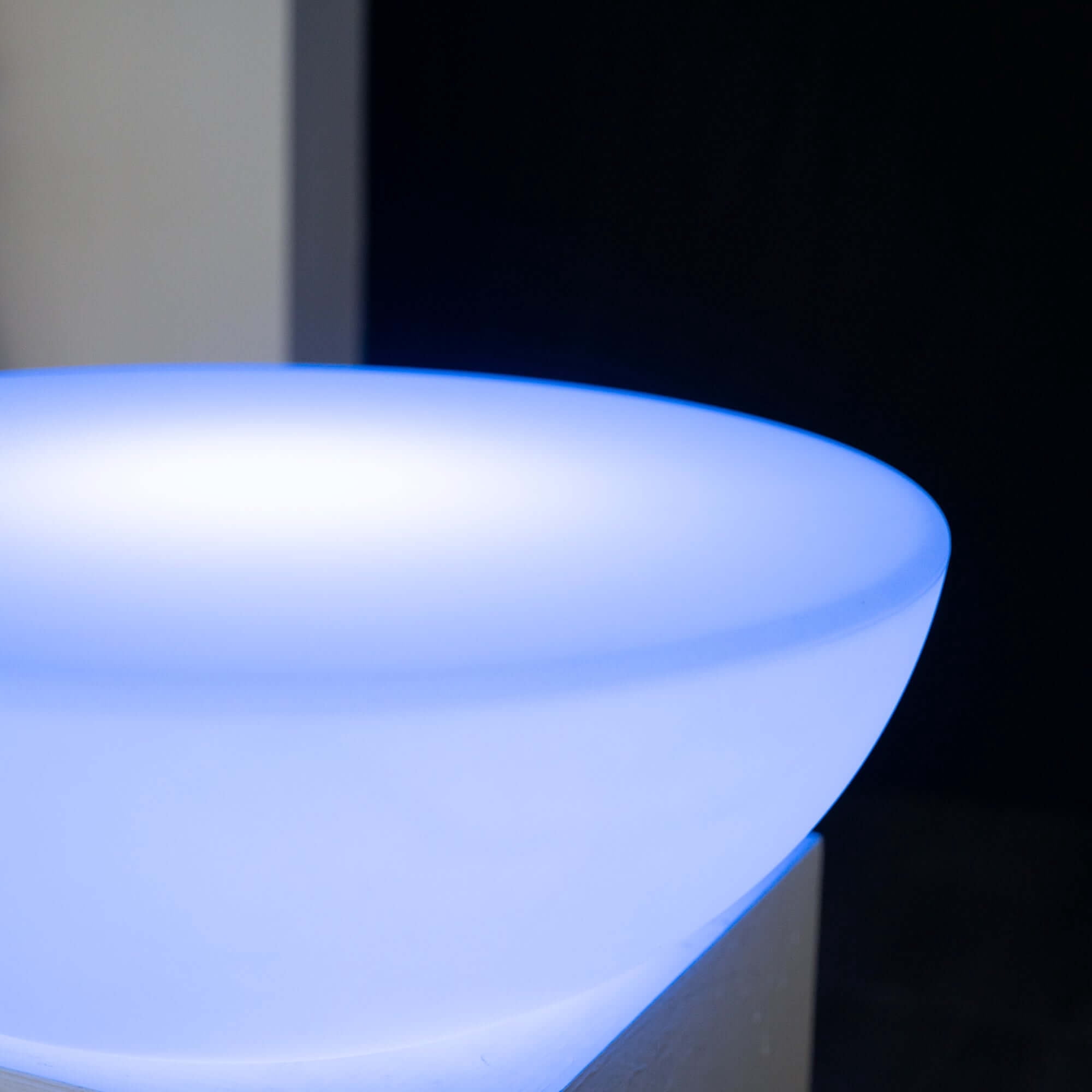 Efavormart 23.5" Cordless LED Rechargeable Round Table, Light Up Furniture - Color Changing, Waterproof with Accessory Bag