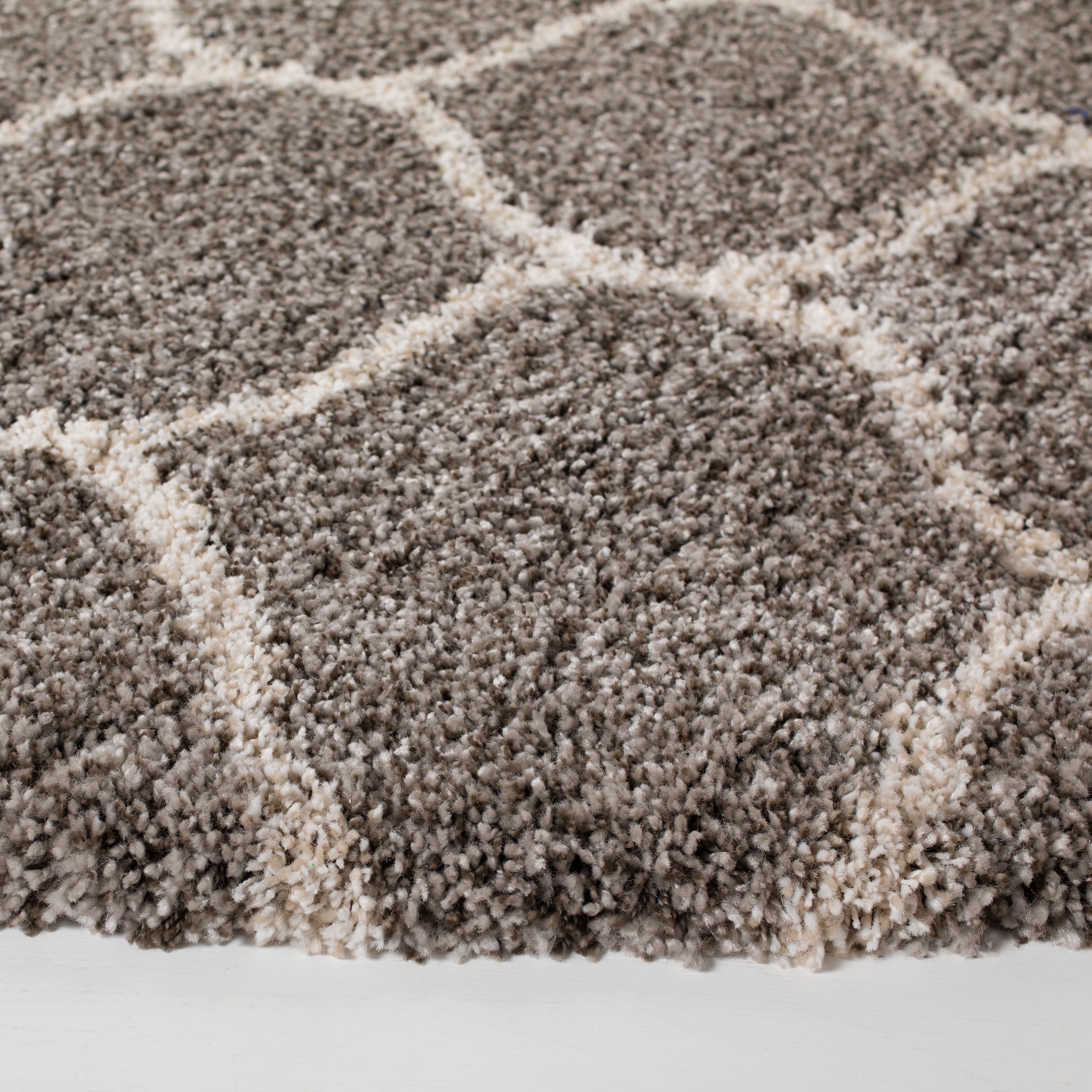 SAFAVIEH Hudson Arline Geometric Shag Area Rug, Grey/Ivory, 9' x 9' Round