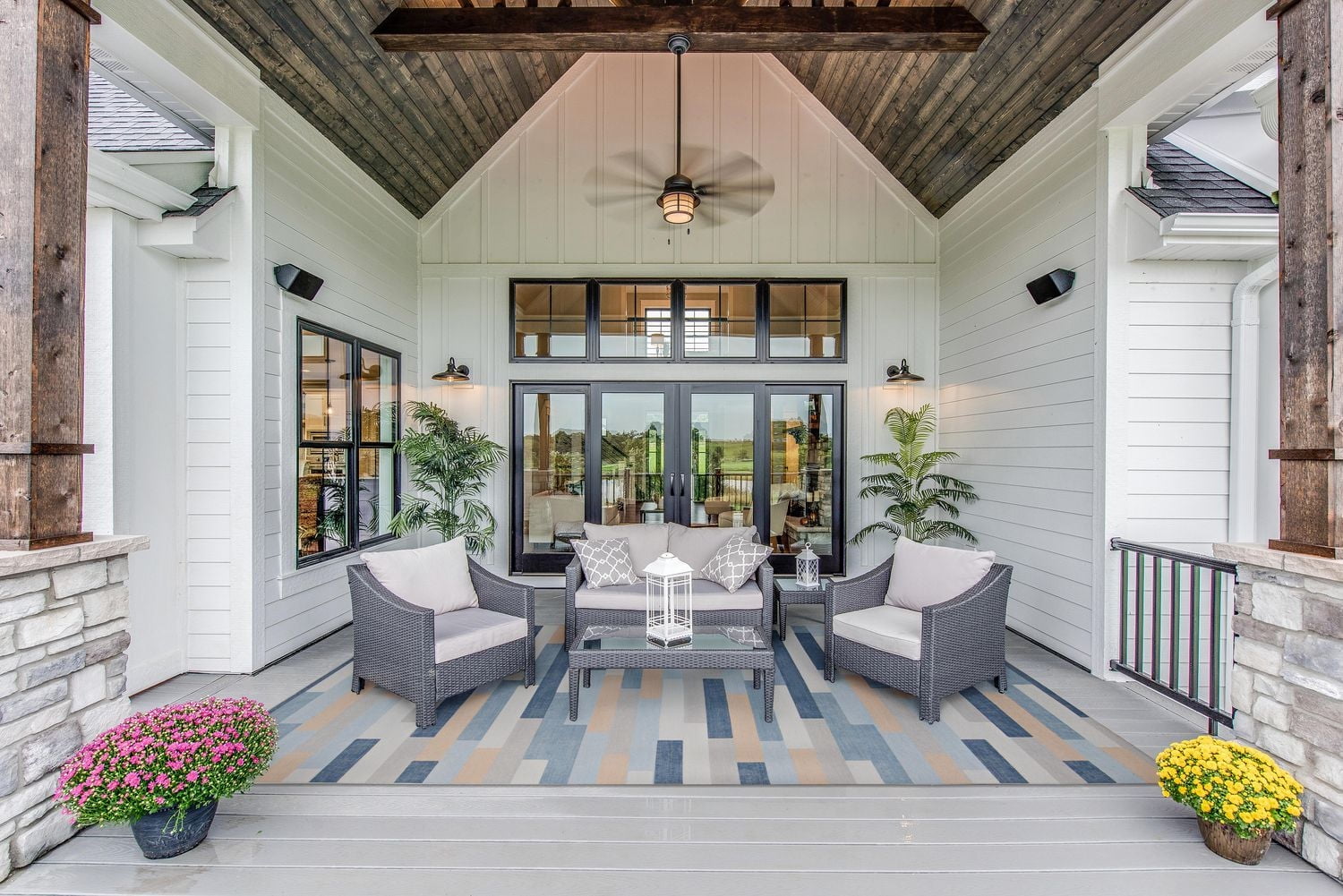 Outdoor Washable Miami Ivory & Blue 7' x 9' Area Rug