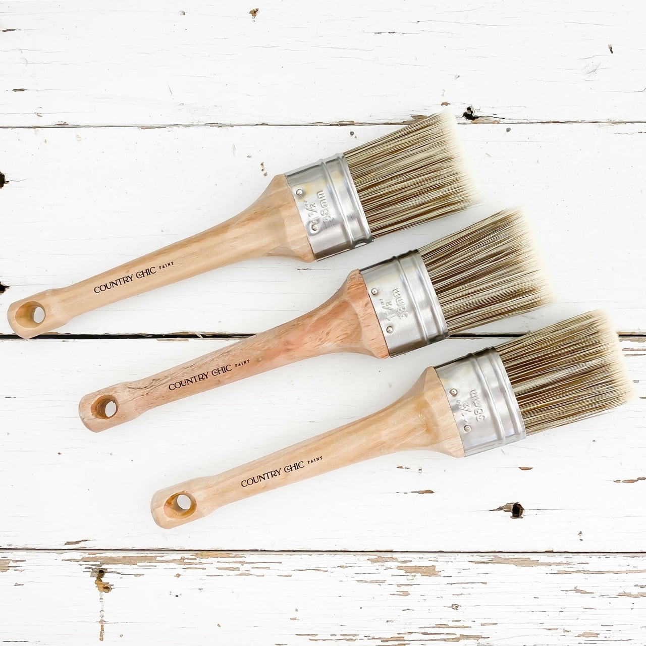 Country Chic Paint: Oval Paint Brush for Furniture, Synthetic Bristle, 1.5"