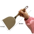 thumbnail image 4 of Spatule de Cuisine Professionnelle en Acier Inoxydable avec Manche en Bois, 4 of 12