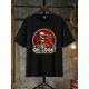 thumbnail image 1 of Camiseta gráfica divertida para hombre "¡Mira! A nadie le importa". Algodón negro, manga corta, cuello redondo, diseño de calavera y binoculares. Lavable a máquina., 1 of 6