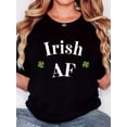thumbnail image 1 of Camiseta con estampado de trébol de cuatro hojas "Irish AF" para mujer: diseño retro minimalista, cuello redondo, manga corta, lavable a máquina, estilo casual y deportivo., 1 of 6