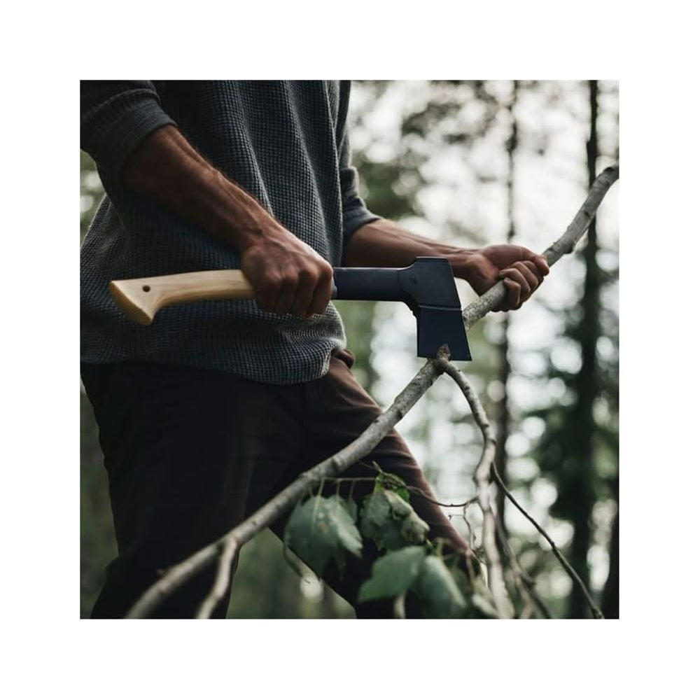 Fiskars Hickory Wood Handle Norden N10 Chopping Axe, 17-inches, Black and Wood, 1 Count