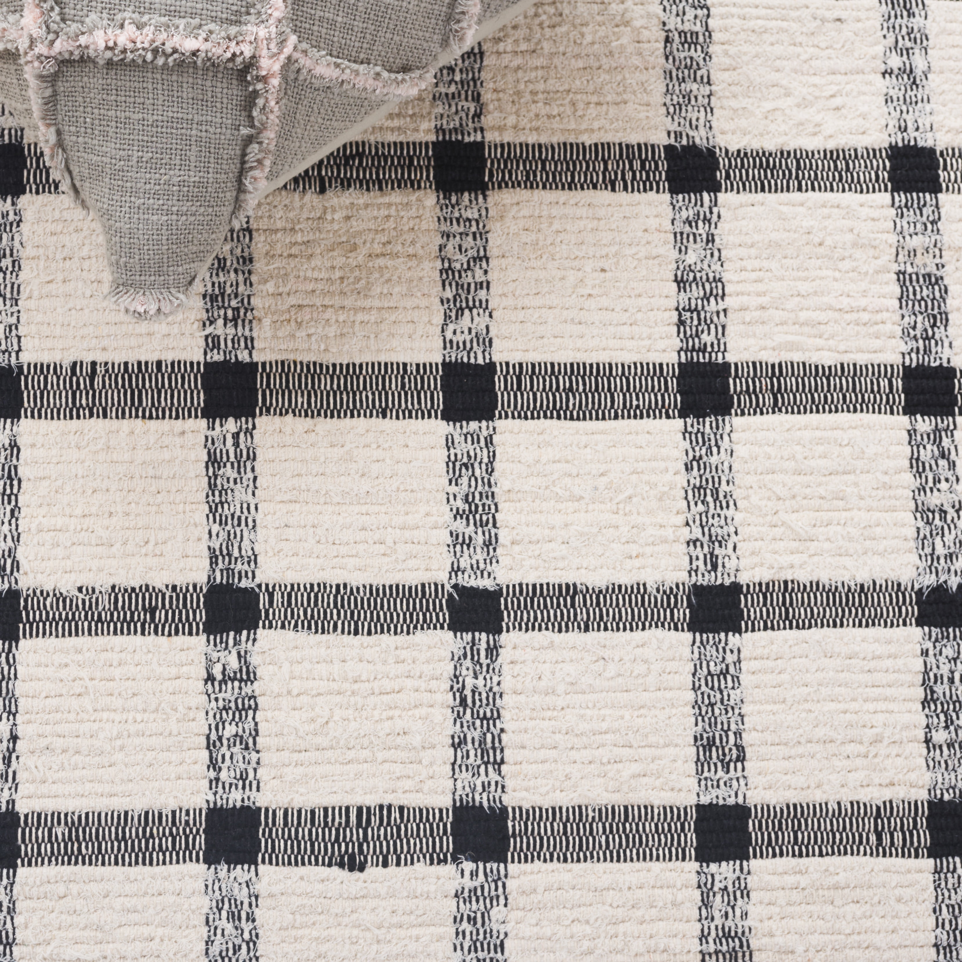 SAFAVIEH Montauk Bevin Checkered Area Rug, Ivory/Black, 6' x 6' Square